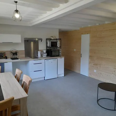 Le Petit Resineux Holiday home La Chambre